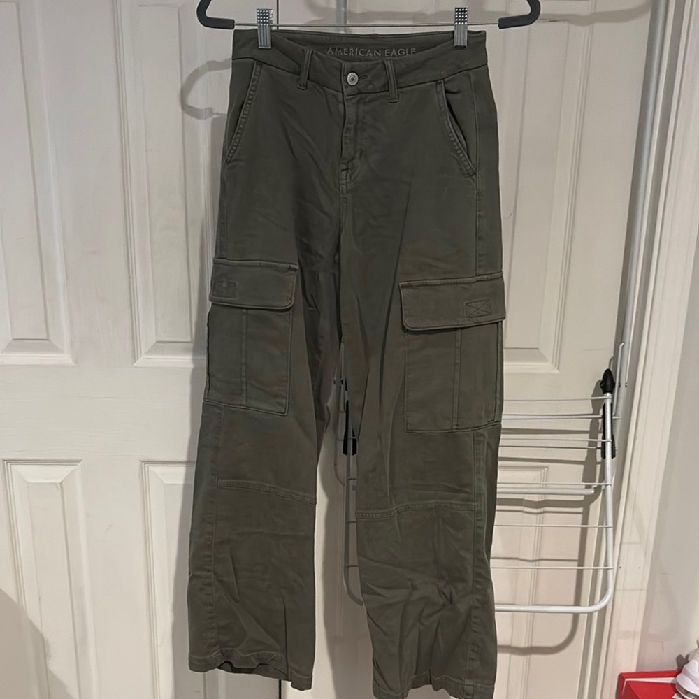 American Eagle Outfitters Green Curvy Wide Leg Cargo Pants